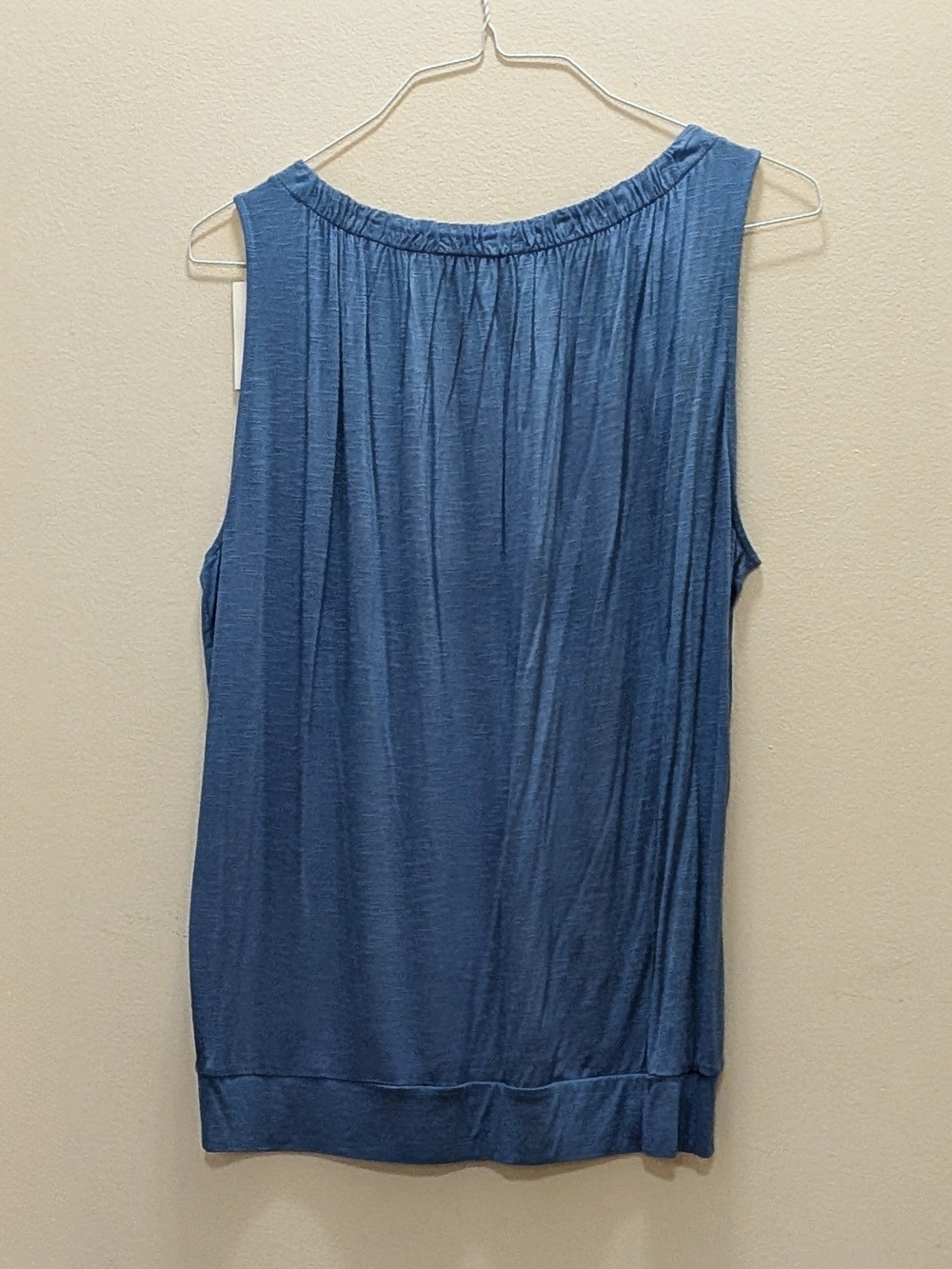 LOFT Outlet Banded Bottom Tank - Picture 2 of 3